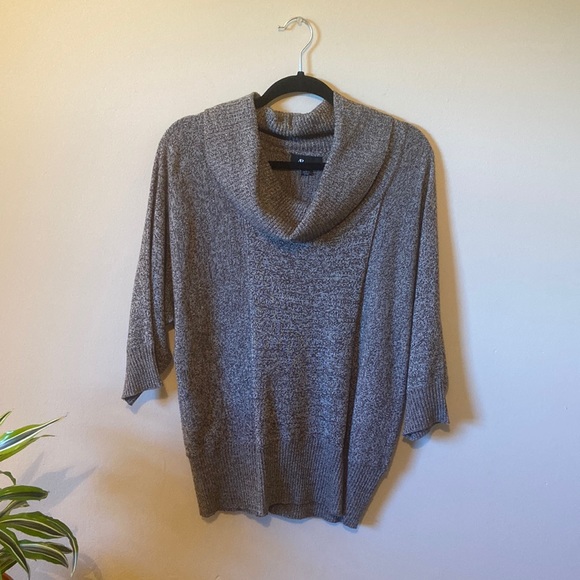 Quarter sleeve Cowl sweater - Picture 1 of 2